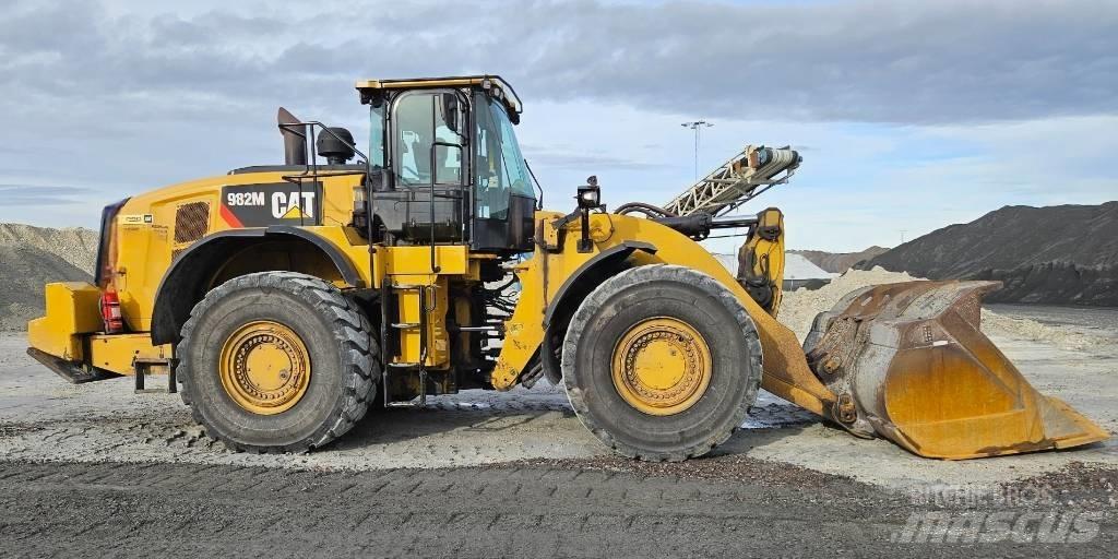 CAT 982 M Iekrāvēji uz riteņiem