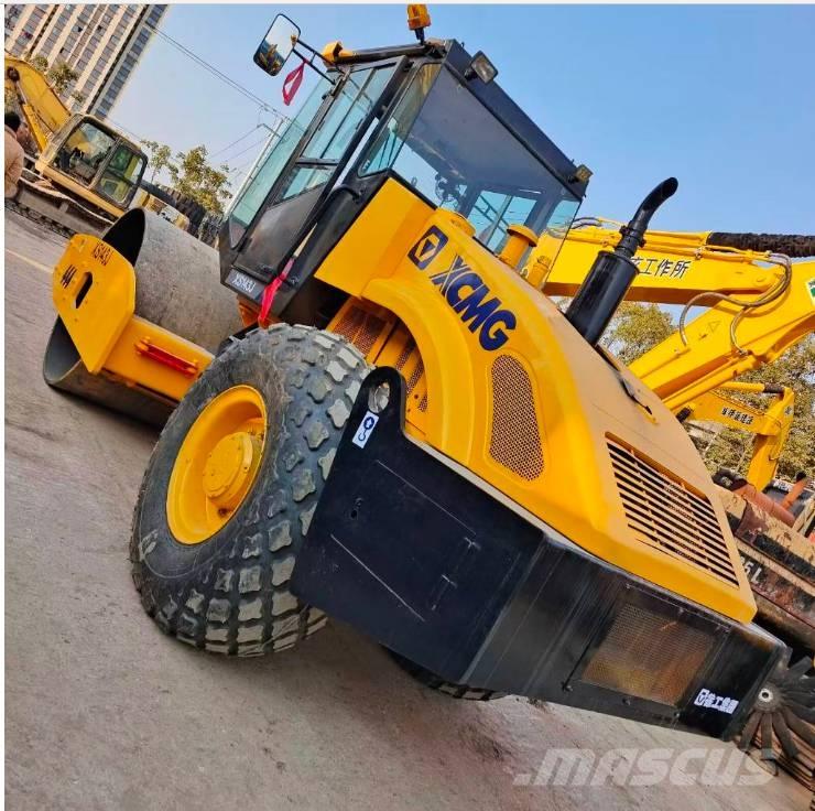 XCMG XS 142 J Vienvalča grunts veltņi