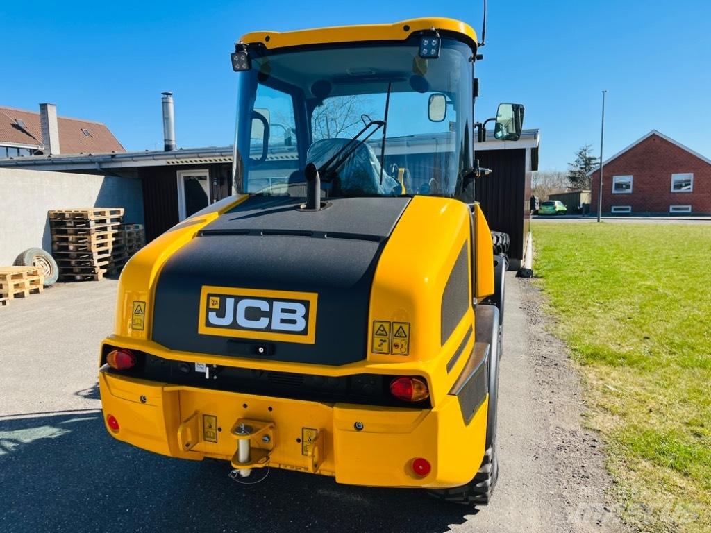 JCB 407 Multifunkcionālie iekrāvēji