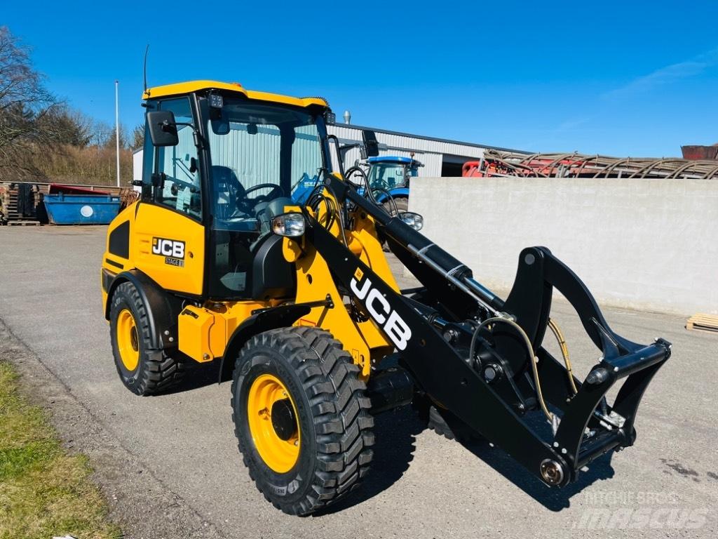 JCB 407 Multifunkcionālie iekrāvēji