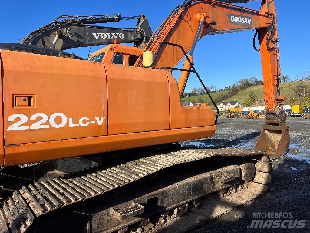 Doosan DX 220 Kāpurķēžu ekskavatori