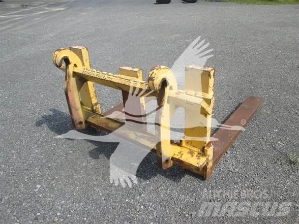  CE LOADER Dakšas