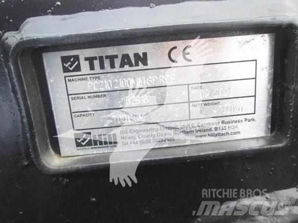 Titan CAT 320 Kausi