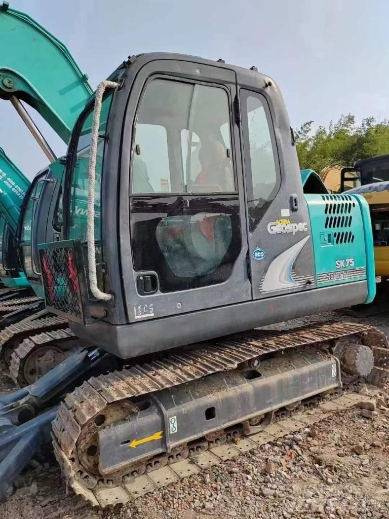 Kobelco SK75 Kāpurķēžu ekskavatori
