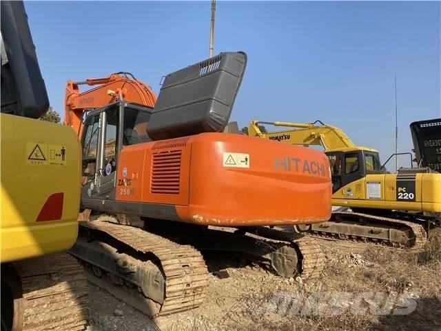 Hitachi ZX250 Kāpurķēžu ekskavatori
