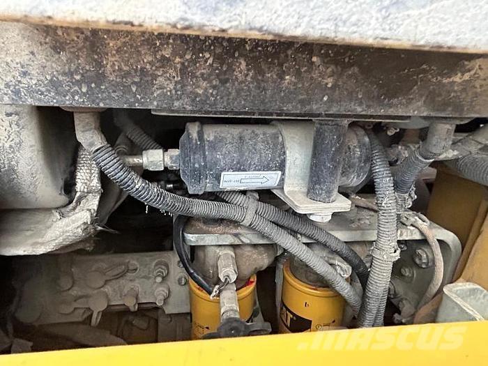 CAT 963D Iekrāvēji uz riteņiem