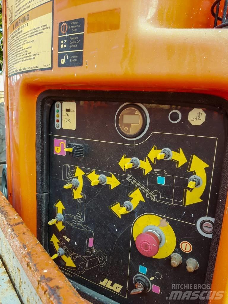 JLG E 300 AJP Strēles pacēlāji