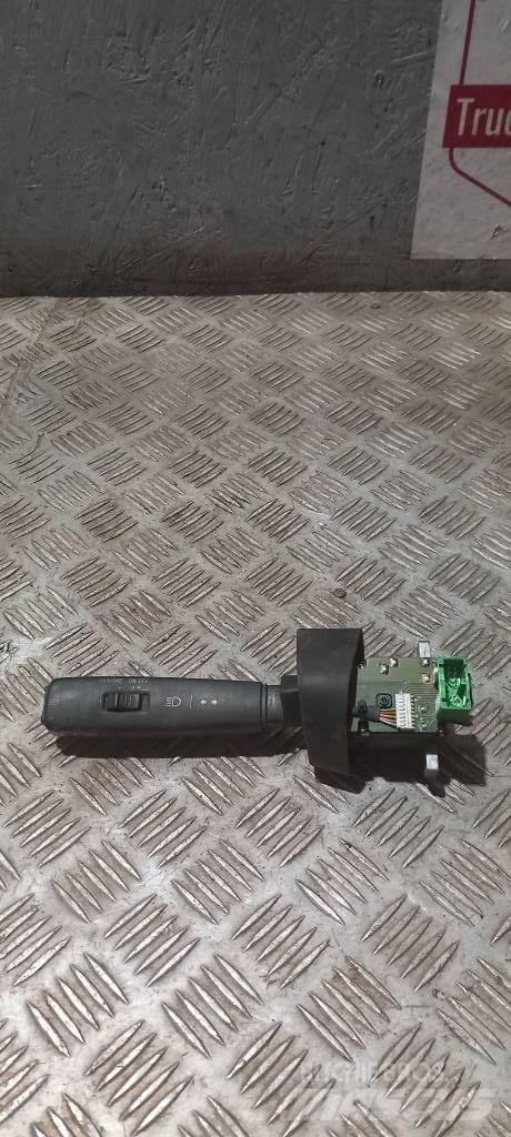 Volvo FH 12    20797836 Kabīnes un interjers