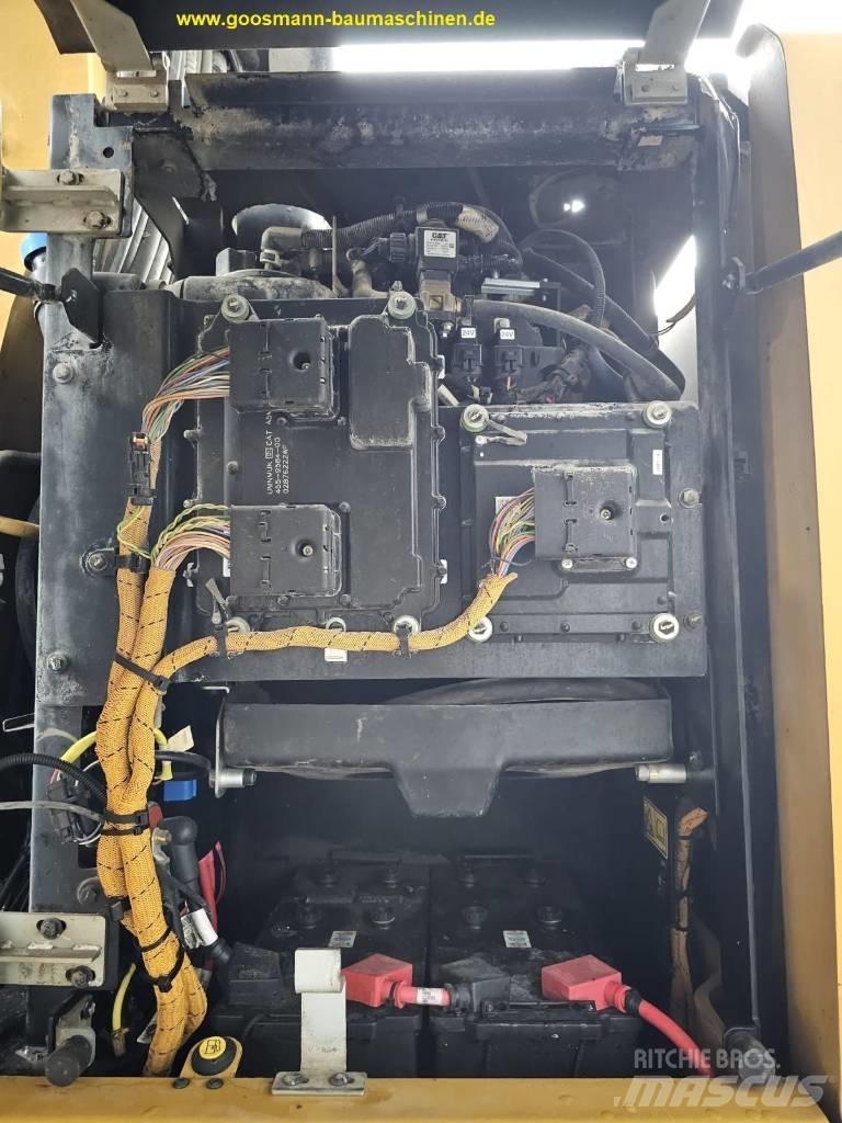 CAT MH 3022 Industriālie iekrāvēji