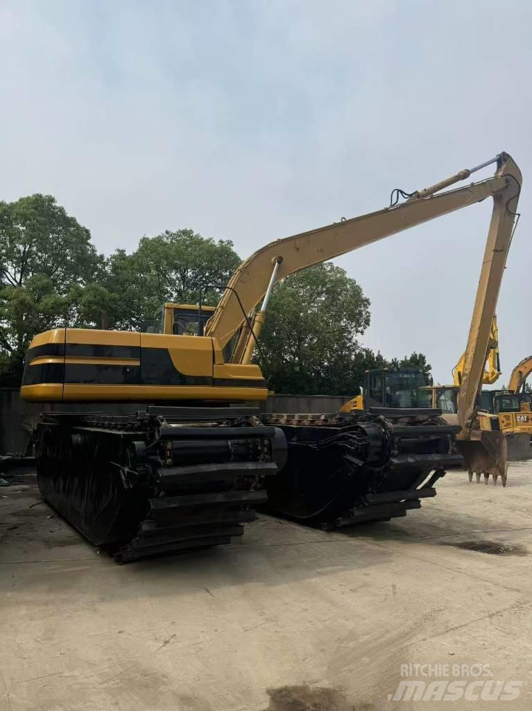 CAT 320B Amfībijas tipa ekskavatori