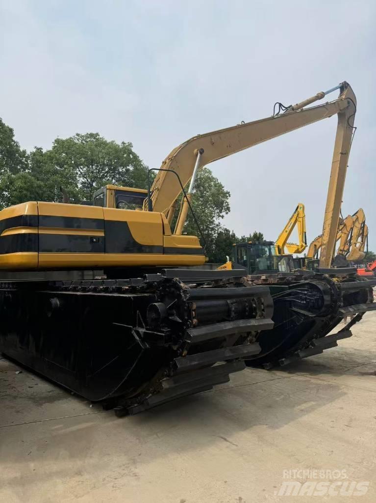 CAT 320B Amfībijas tipa ekskavatori