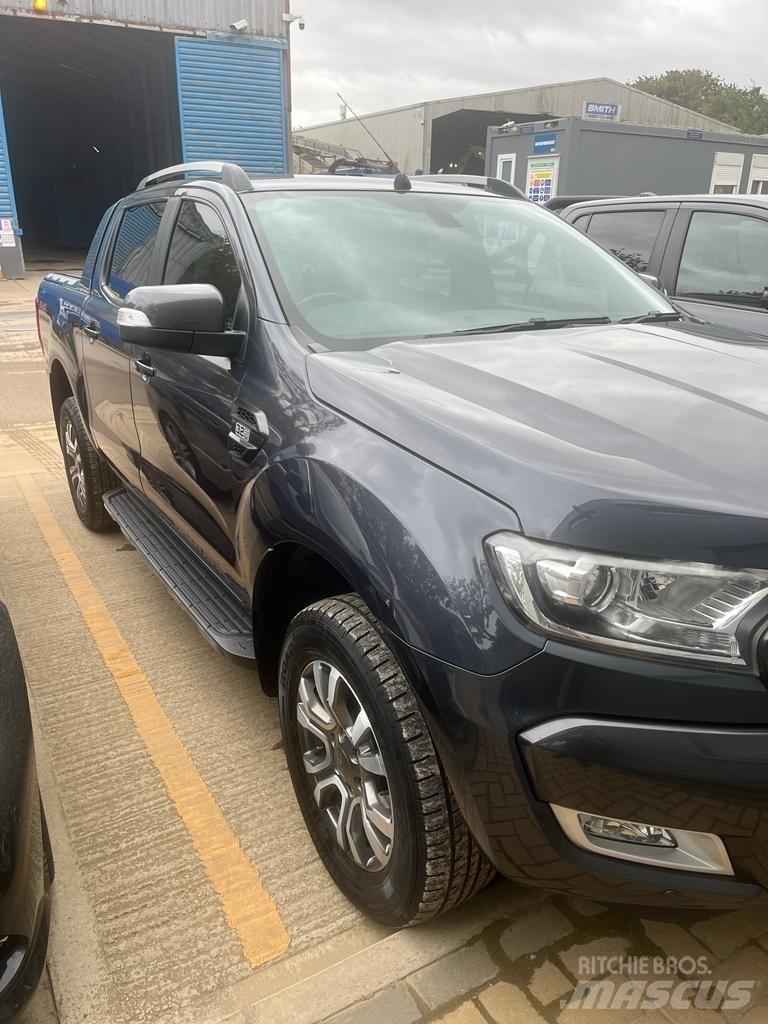 Ford Ranger Vieglais kravas automobilis/izkraušana no sāniem