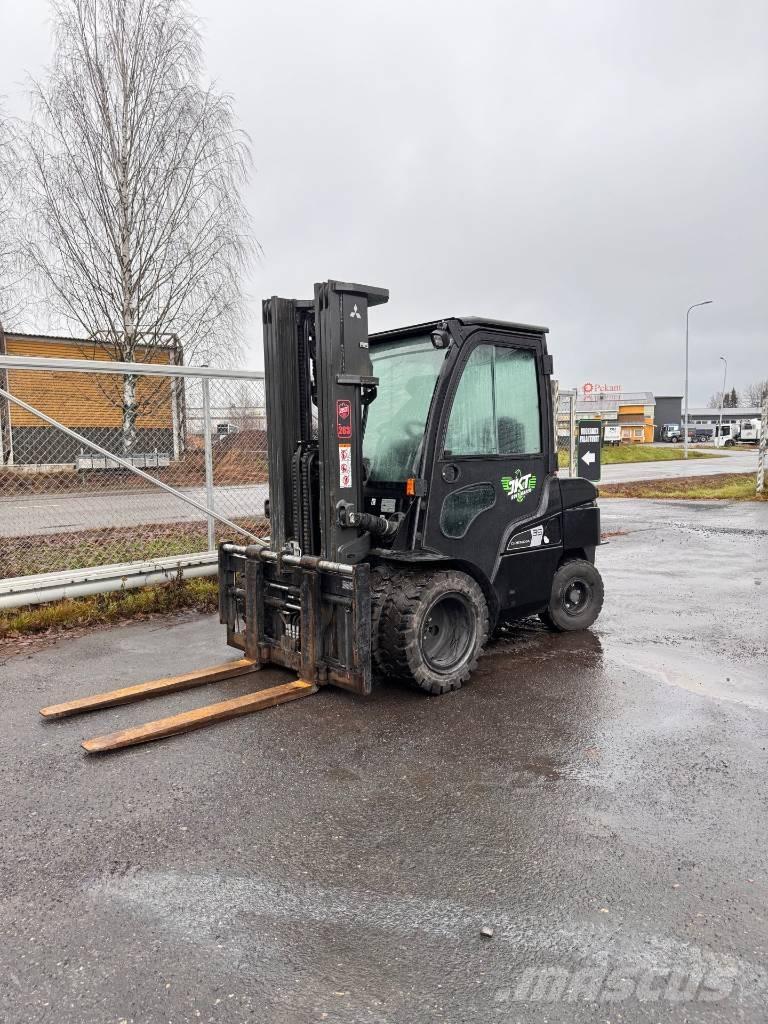 Mitsubishi FD 35 N3 Tehnika ar dīzeļa dzinēju