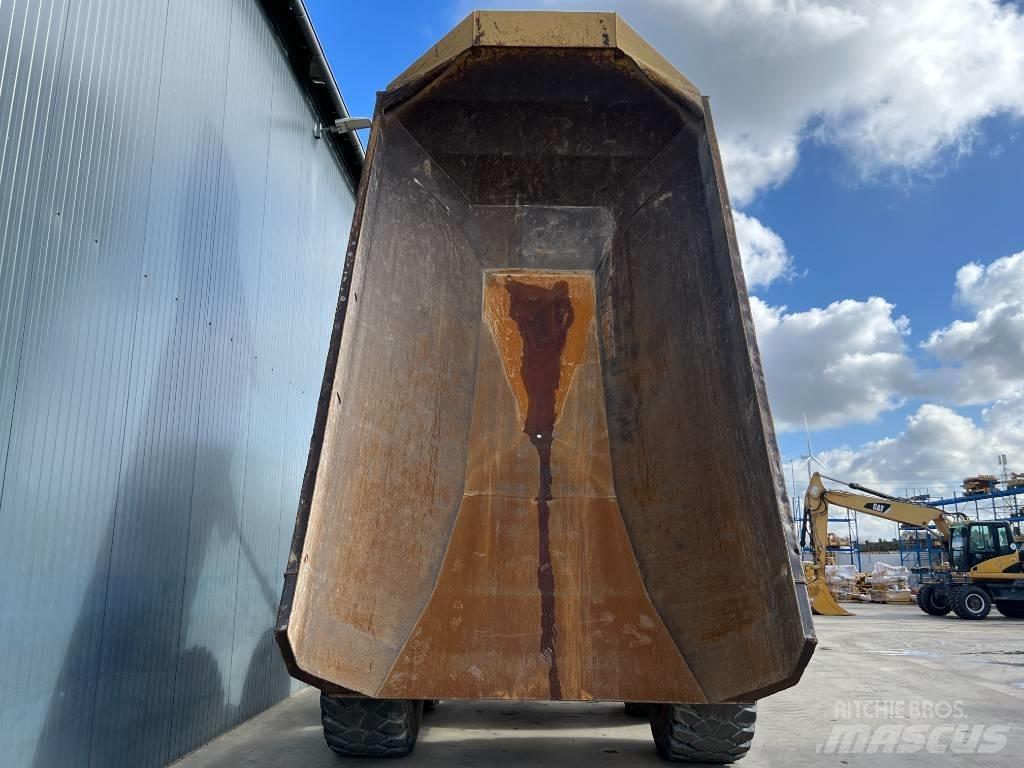 CAT 735B Artikulētie pašizgāzēji