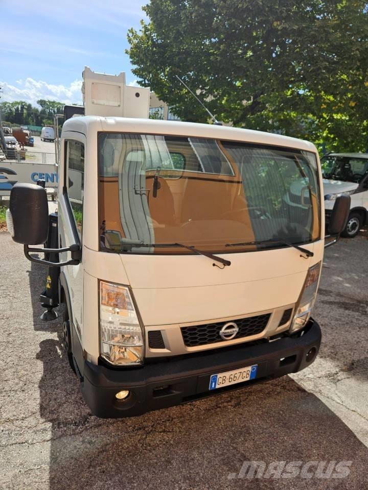 Isoli PNT 230 Pacēlāji uz automašīnas bāzes