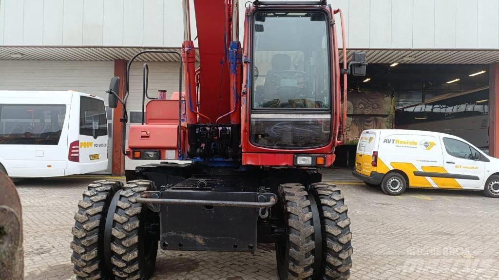 Fiat-Hitachi EX135W Ekskavatori uz riteņiem