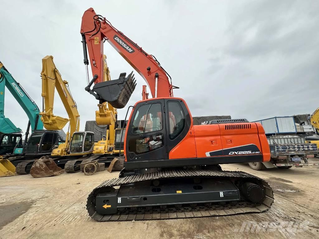 Doosan DX225LC-9C Kāpurķēžu ekskavatori
