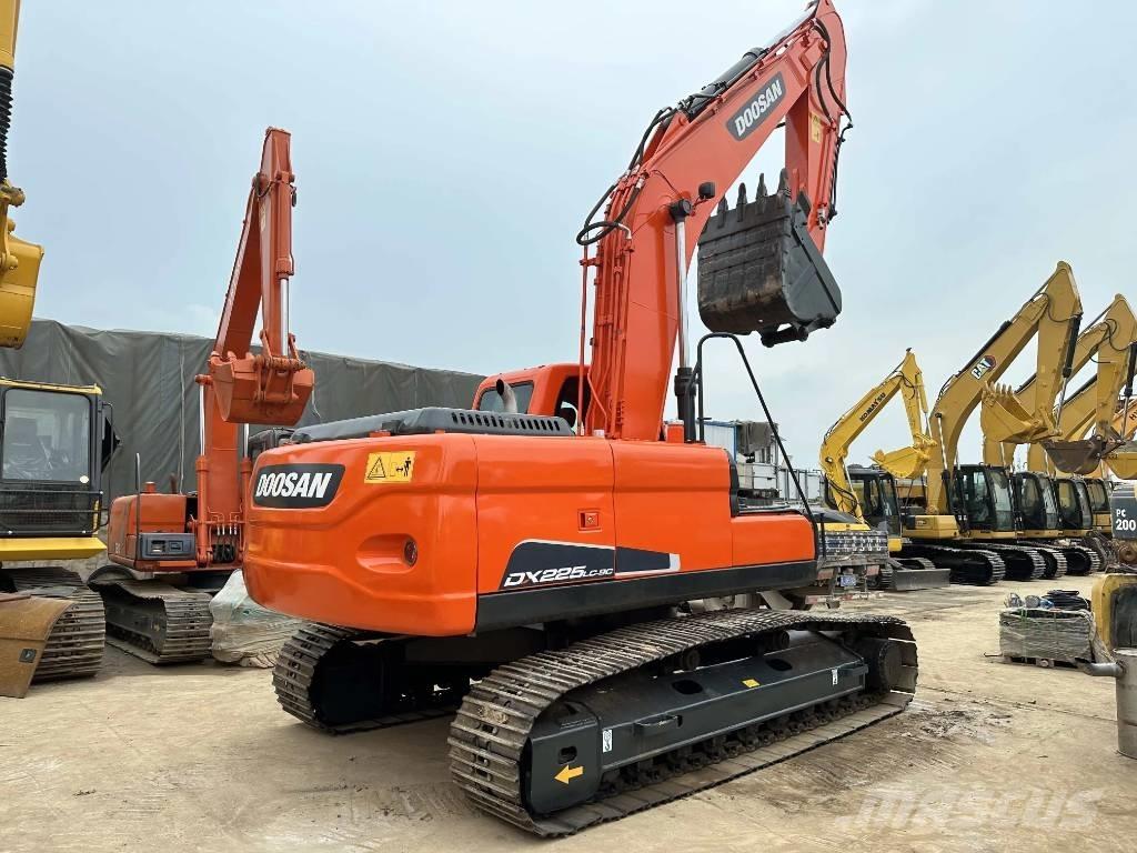Doosan DX225LC-9C Kāpurķēžu ekskavatori