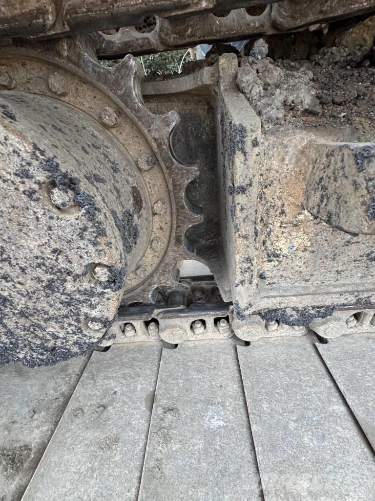 Hitachi ZX 135 US-6 Kāpurķēžu ekskavatori