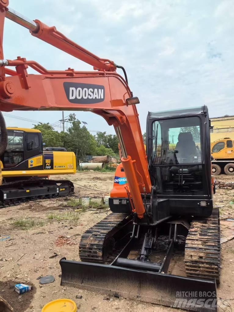 Doosan DX 60 Kāpurķēžu ekskavatori