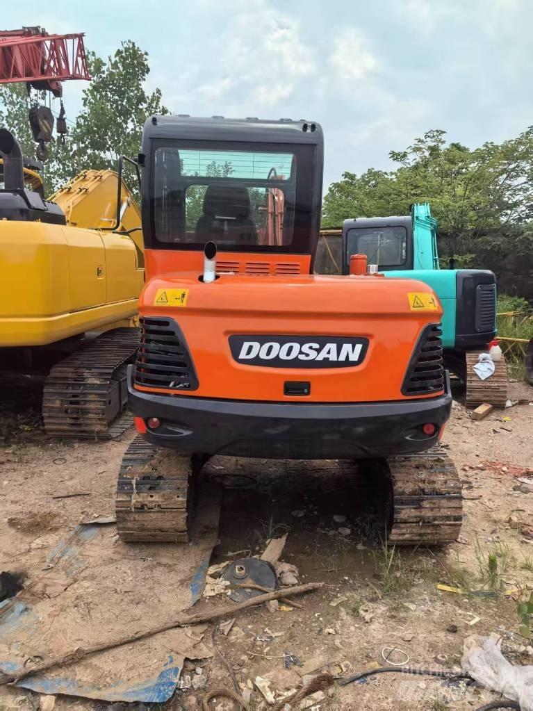 Doosan DX 60 Kāpurķēžu ekskavatori