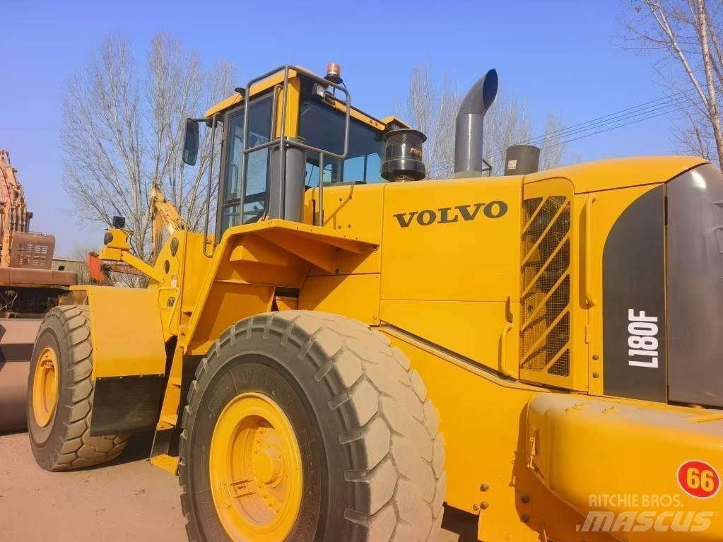 Volvo L 180 F Iekrāvēji uz riteņiem