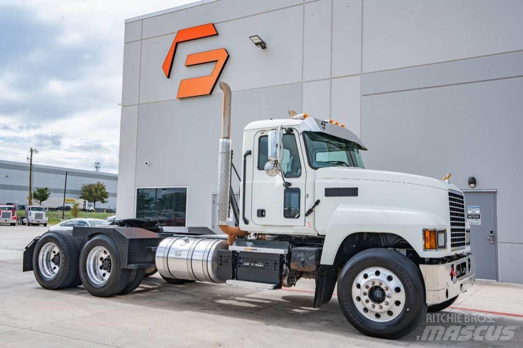 Mack Pinnacle 64T Vilcēji