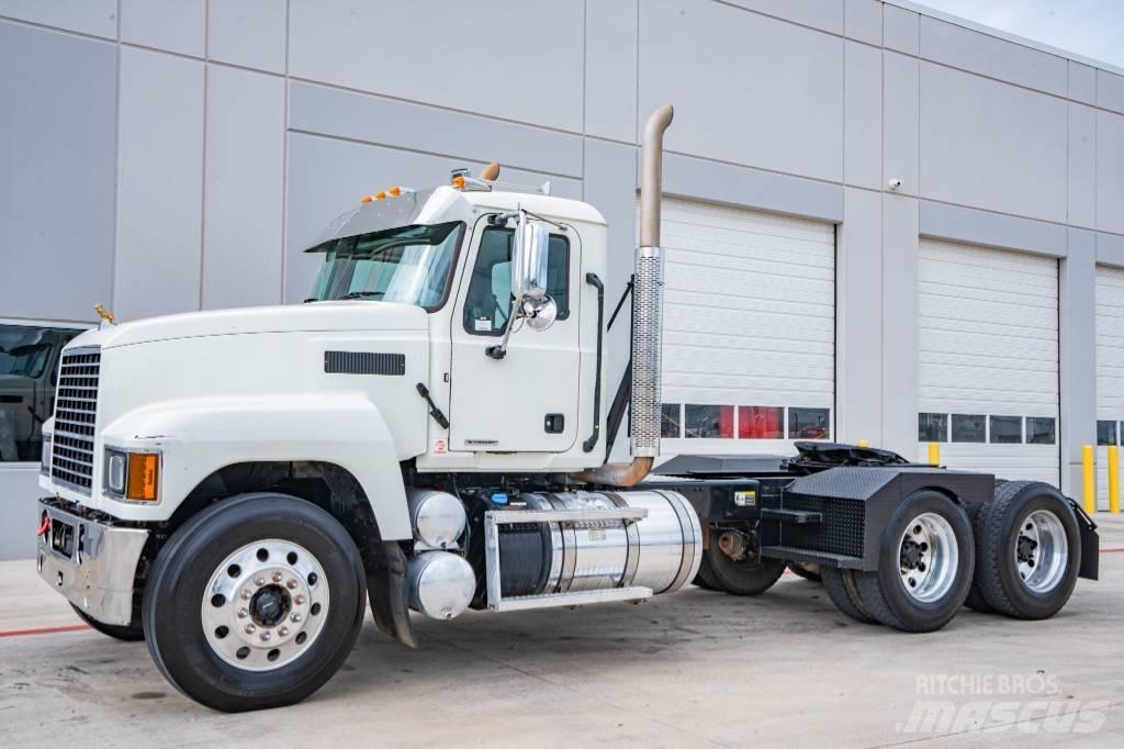 Mack Pinnacle 64T Vilcēji