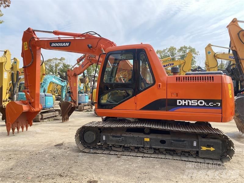 Doosan DX150 Kāpurķēžu ekskavatori