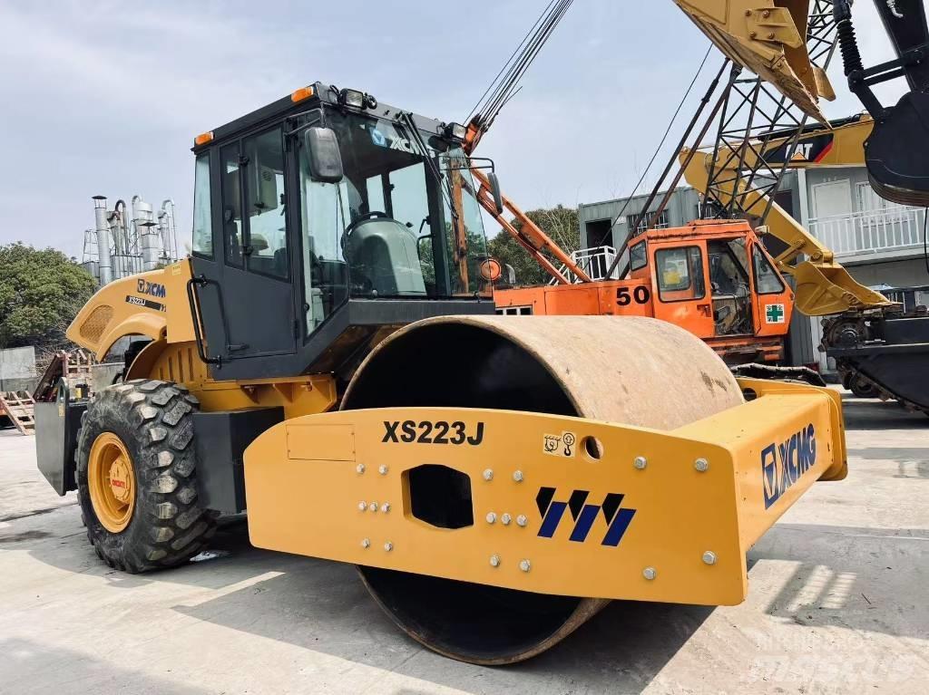 XCMG XS 223 J Vienvalča grunts veltņi