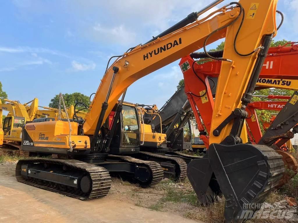 Hyundai R220LC-9S Ekskavatori uz riteņiem