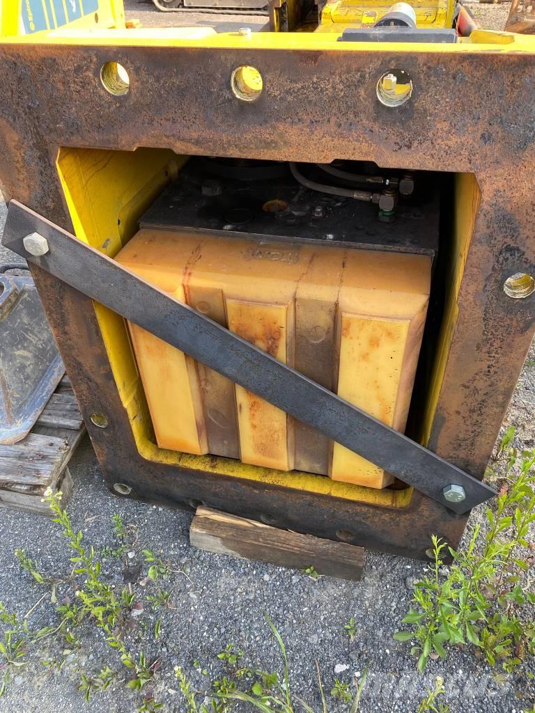 Epiroc HB7000 Āmuri/Drupinātāji