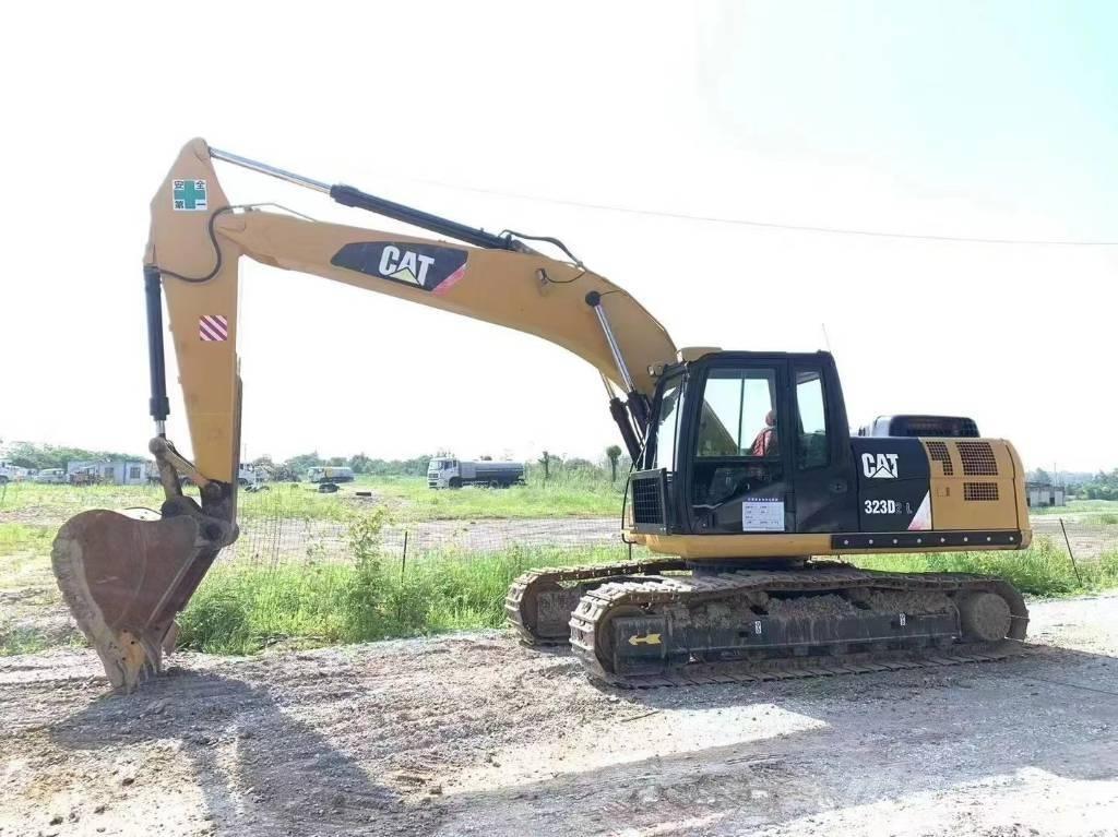 CAT 323D Kāpurķēžu ekskavatori
