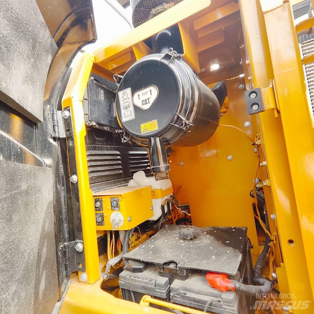 CAT 320D Kāpurķēžu ekskavatori
