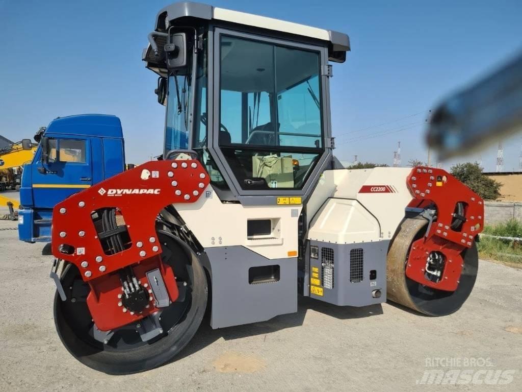 Dynapac CC2200 Divvalču grunts veltņi