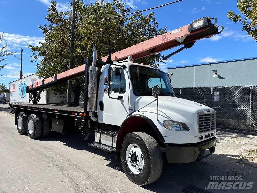Freightliner M2 Platformas/izkraušana no sāniem