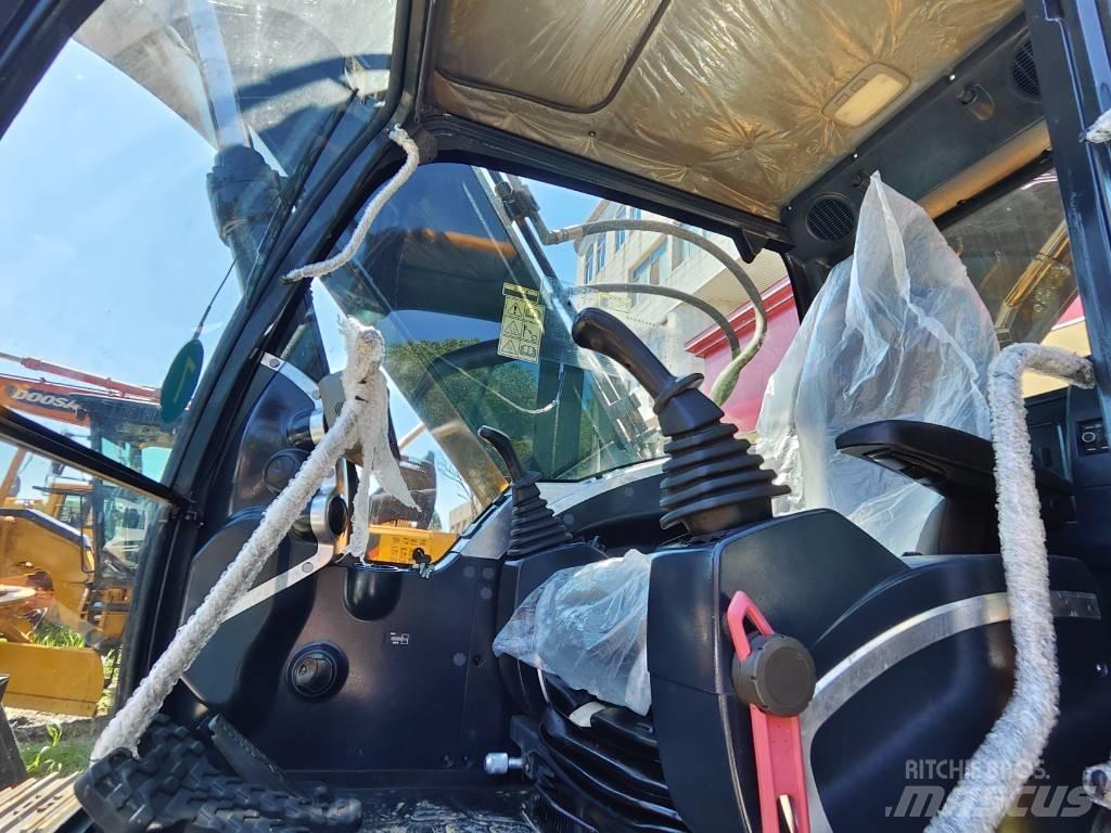 Hyundai Robex 220 LC Kāpurķēžu ekskavatori