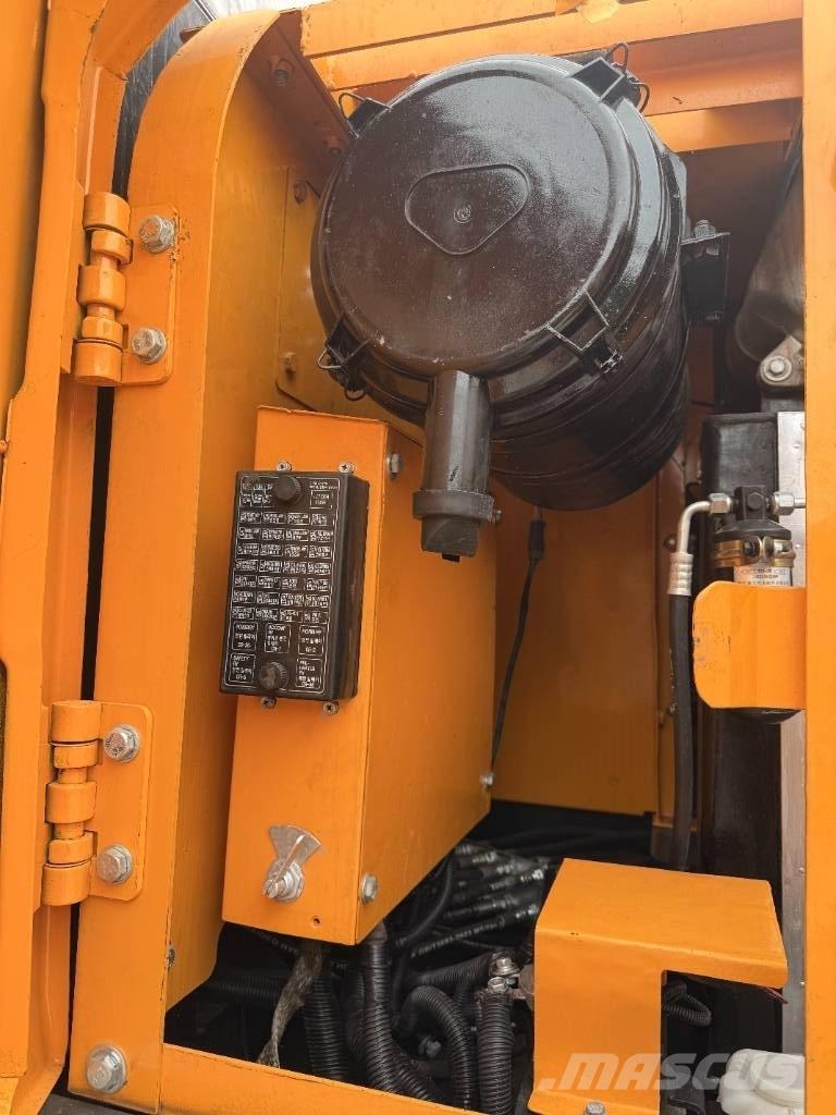 Hyundai HX 220 Kāpurķēžu ekskavatori