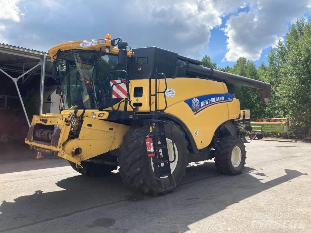New Holland CR 9090 Ražas novākšanas kombaini