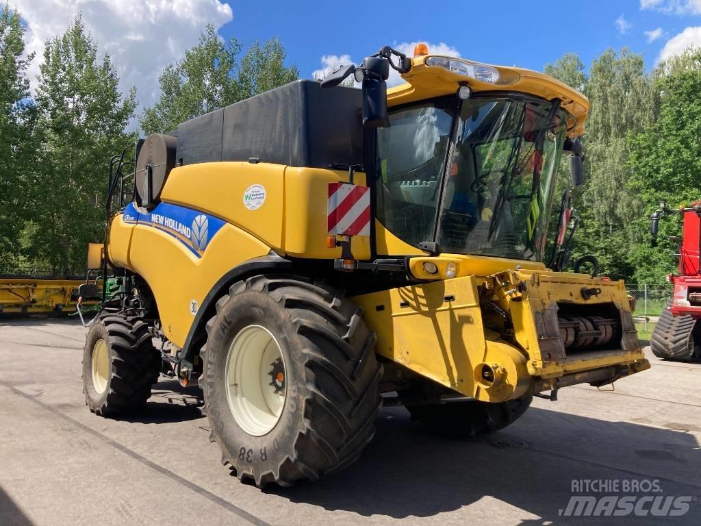New Holland CR 9090 Ražas novākšanas kombaini