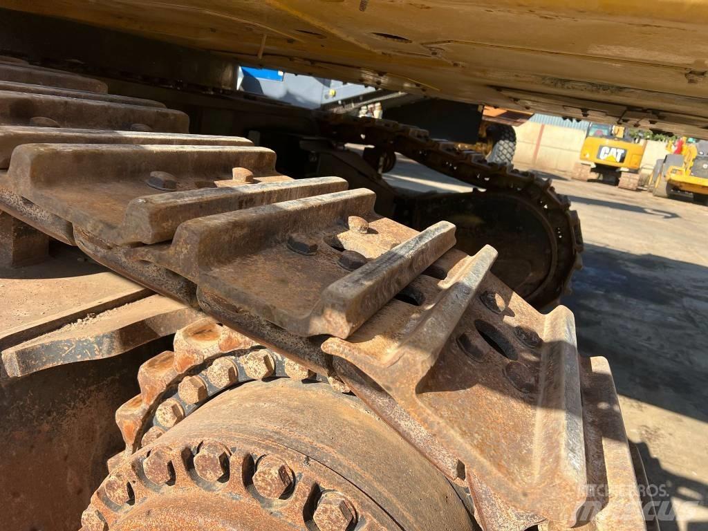 CAT 390 D Kāpurķēžu ekskavatori