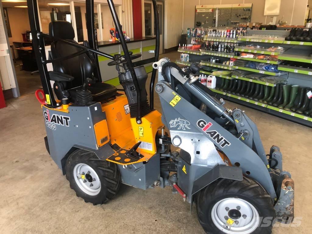 GiANT G 1200 Multifunkcionālie iekrāvēji