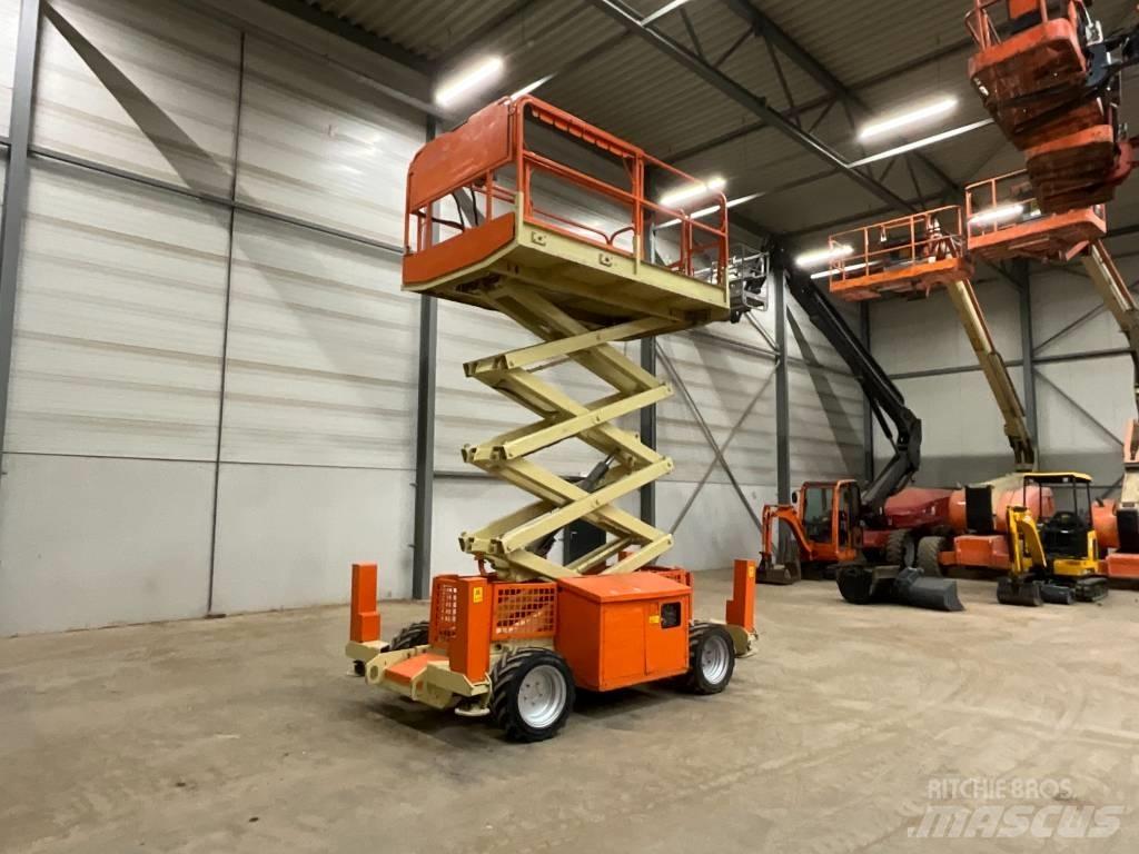 JLG 260 MRT Šķerveida pacēlāji