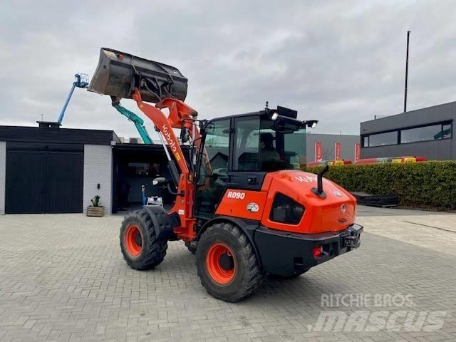 Kubota R 090 Iekrāvēji uz riteņiem