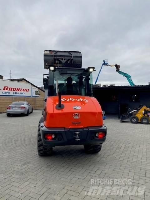 Kubota R 090 Iekrāvēji uz riteņiem