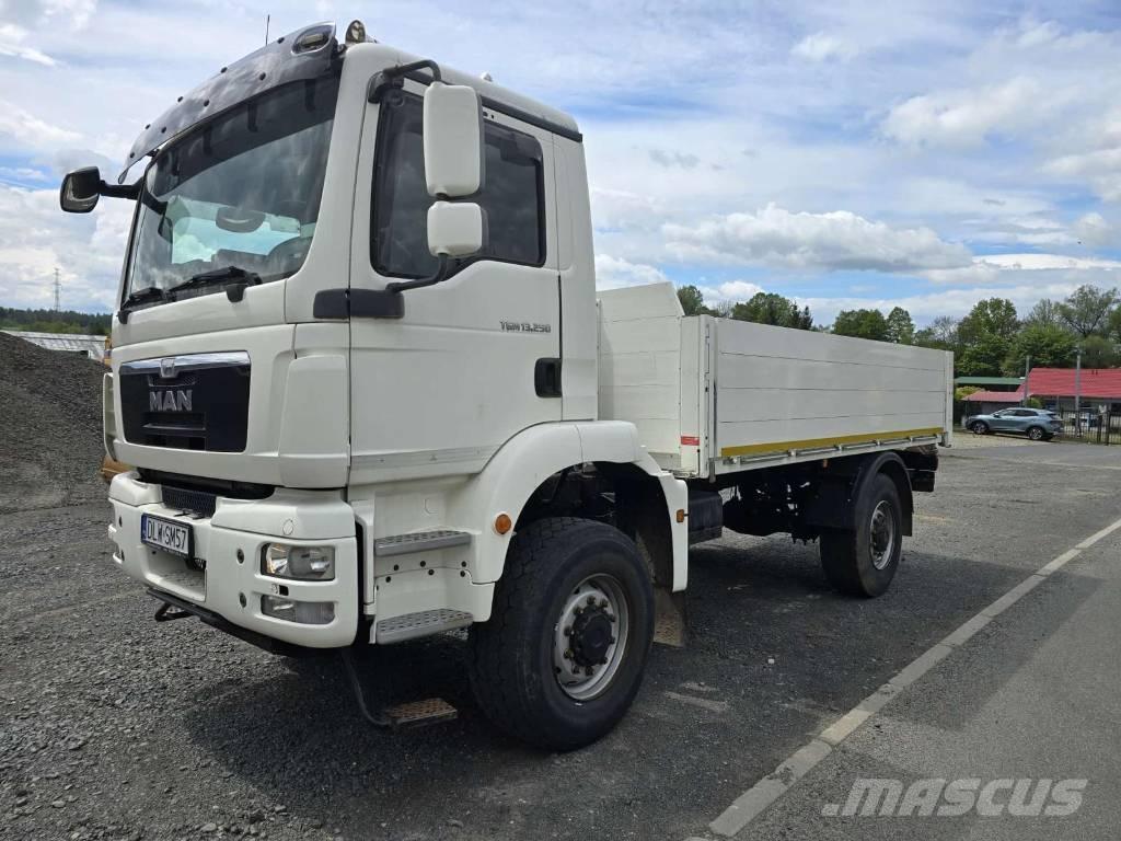 MAN 13.250 / 4x4 Furgons