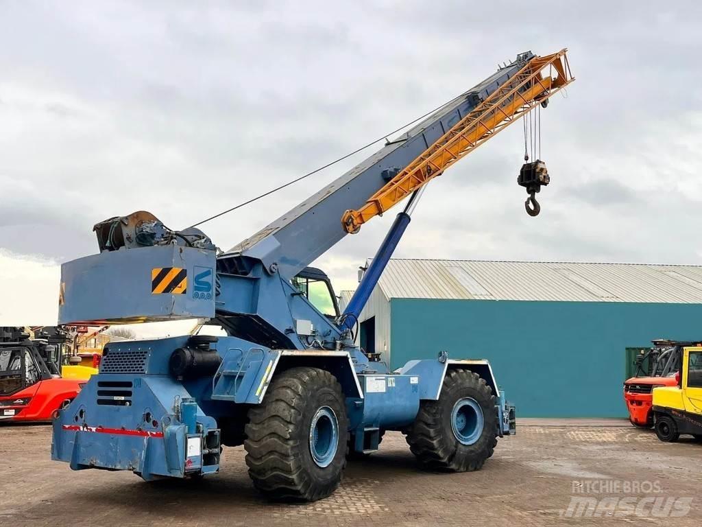 Terex RT780 Celtņi nelīdzenām virsmām