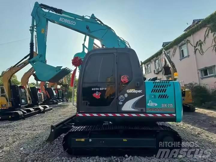 Kobelco SK 75 Kāpurķēžu ekskavatori