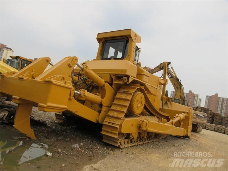 CAT D 10 Kāpurķēžu buldozeri