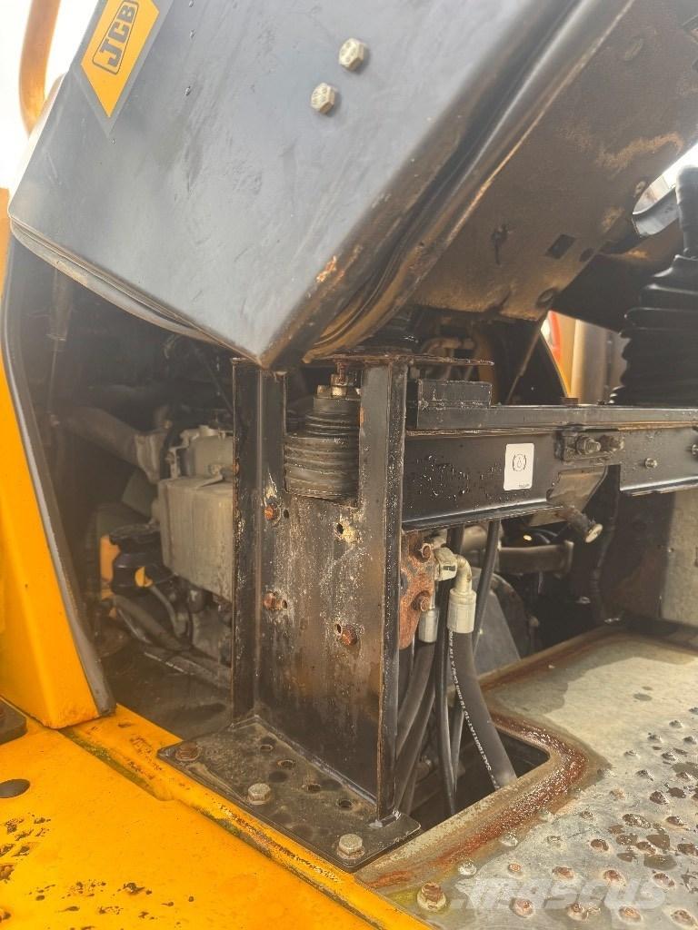 JCB 6 T-1 Mini pašizgāzēji